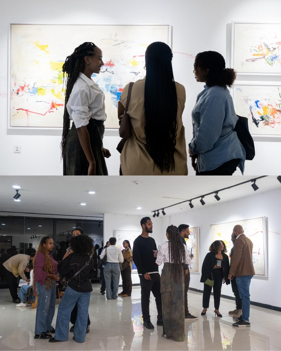 Zwei Fotos einer gut besuchten Kunstausstellung, auf denen Gruppen von Menschen vor Bildern stehen und sich unterhalten.